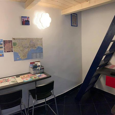 Reginella Holiday Home Napoli Bagian luar foto